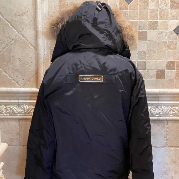 Canada Goose Langford Artic Tech Parka - Picture 9 of 17